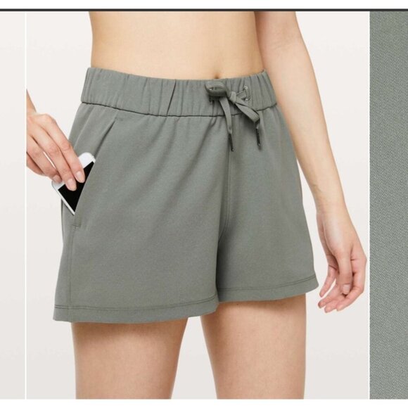 Lululemon On the Fly Short Woven 2.5” - Grey Sage - Size 6 J189 - Picture 1 of 8